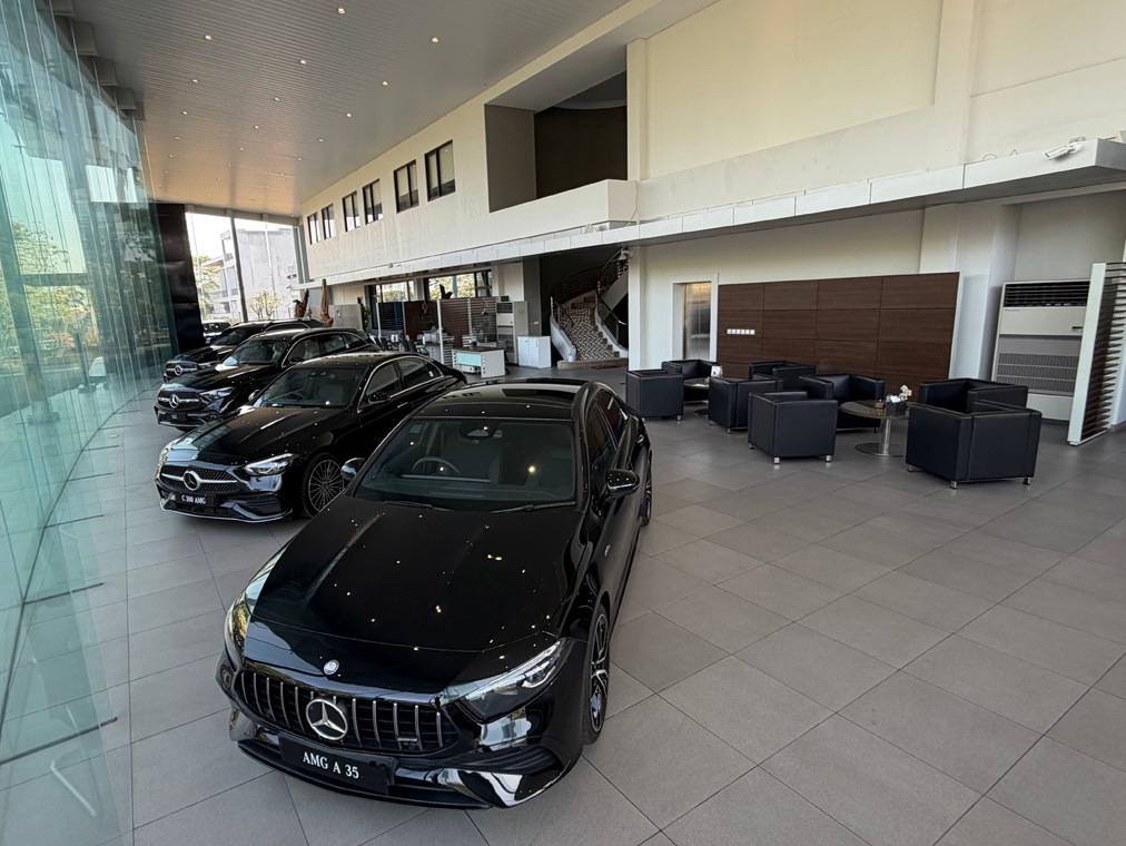 Showroom (Display Area)