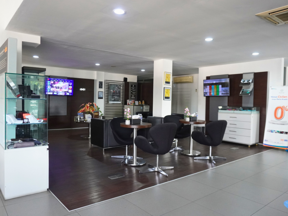 Showroom (Display Area)