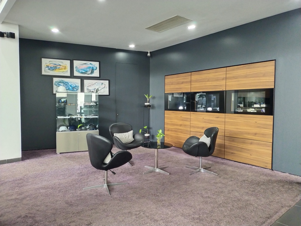 Showroom (Display Area)